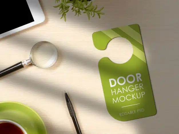 Close up on awesome door hanger mockup Premium Psd