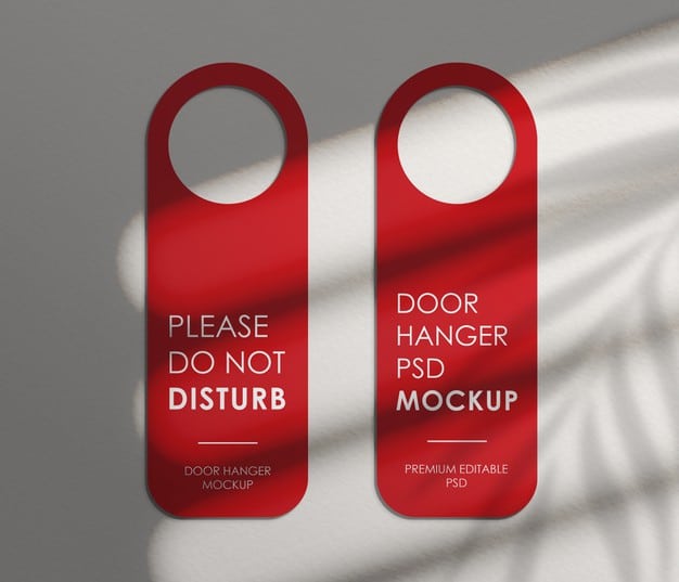Close up on rounded door hanger mockup Premium Psd