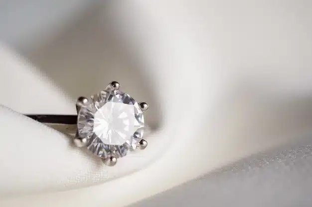 Jewelry wedding diamond ring close up Premium Photo